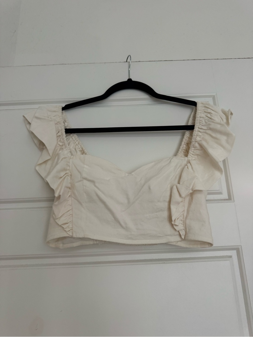Forever 21 Cream Ruffle Sleeve Sweetheart Crop Top